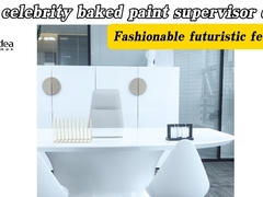 Televizyon ünlüsü pişmiş boya denetçisi masası.